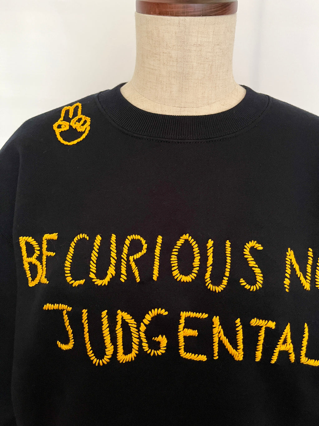 スウェット　"BE CURIOUS" embroidery