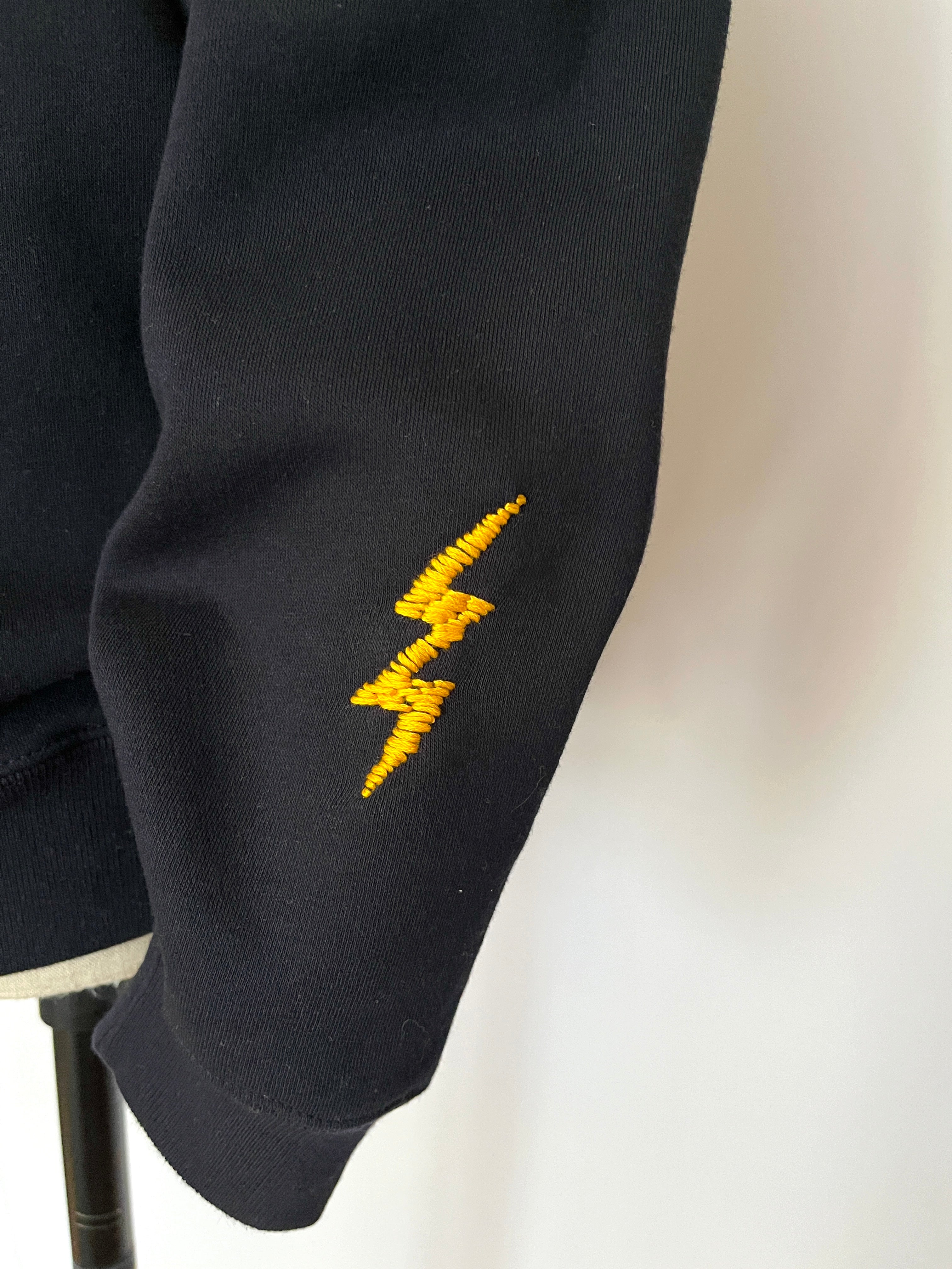 スウェット　"BE CURIOUS" embroidery